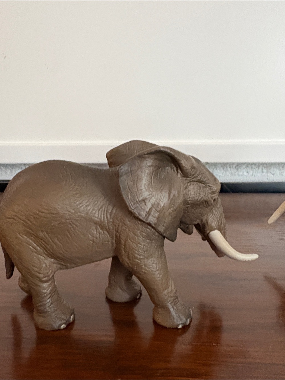 SCHLEICH Safari Animal Figures Elephants, Lion, Giraffe, Zebra - Picture 8 of 15